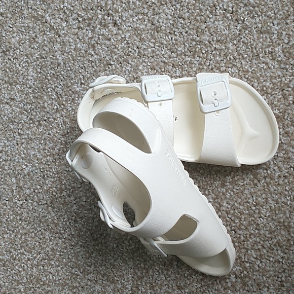 Birkenstock sandals , kids size 28 (8-8.5) - Picture 2 of 11